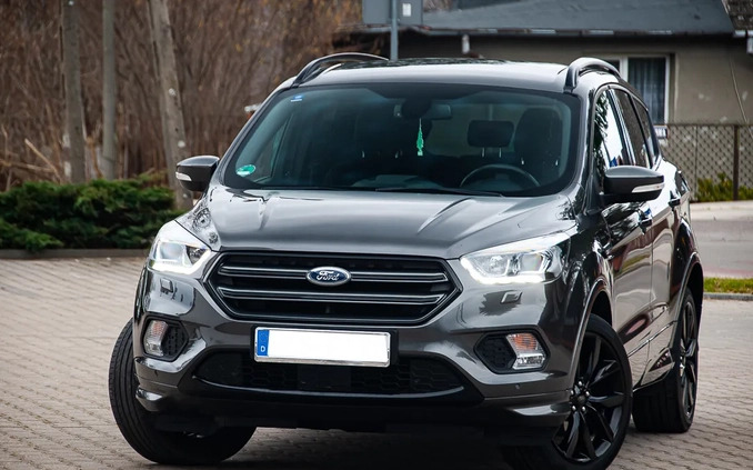 Ford Kuga cena 68900 przebieg: 102000, rok produkcji 2017 z Sochaczew małe 781